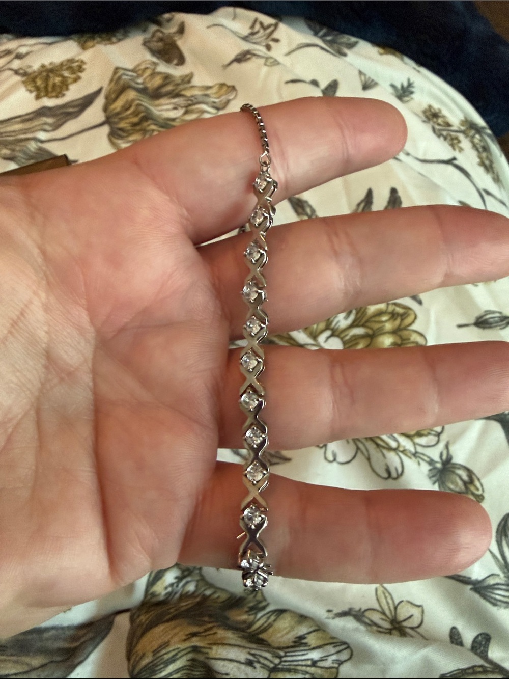 Classic Silver-Tone Crystal Link Bracelet - Elegant Women's Jewelry‎